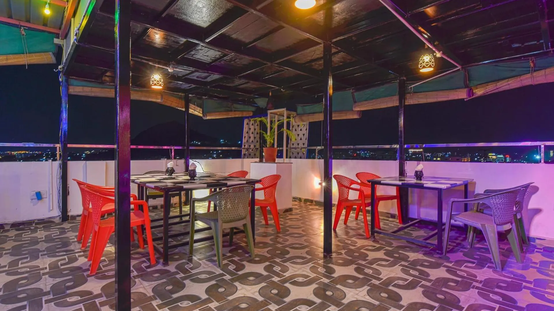 Sky Blu Hotel And Rooftop Restaurant Udaipur