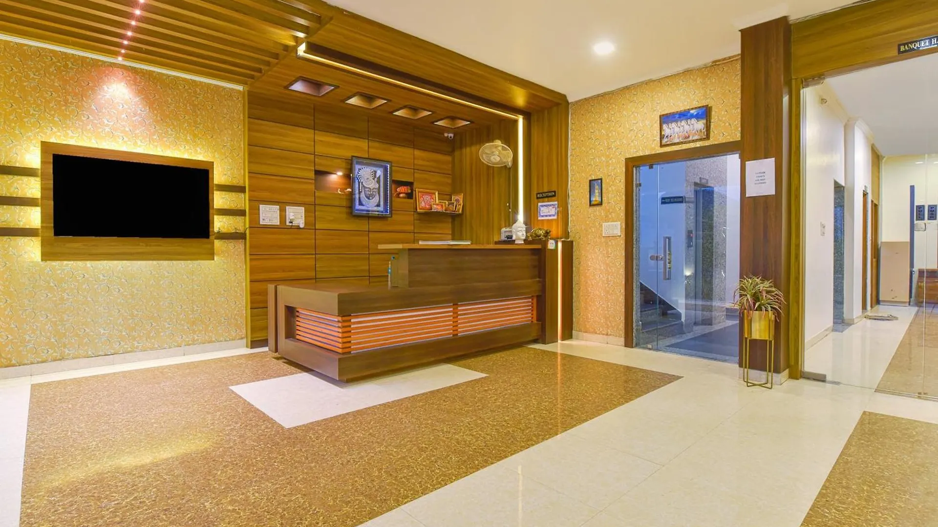 ***  Sky Blu Hotel And Rooftop Restaurant Udaipur India