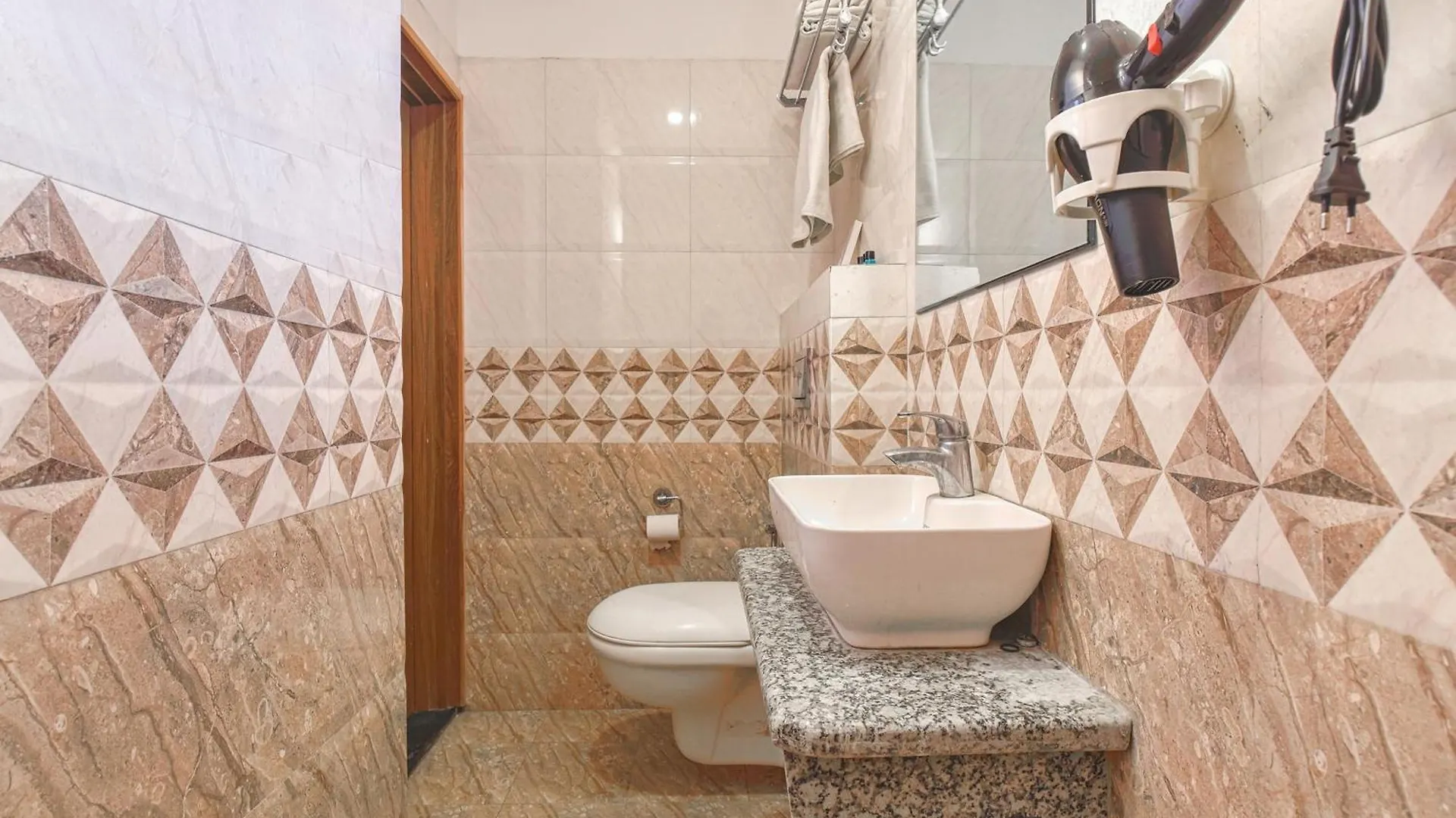 Sky Blu Hotel And Rooftop Restaurant أُودايبور