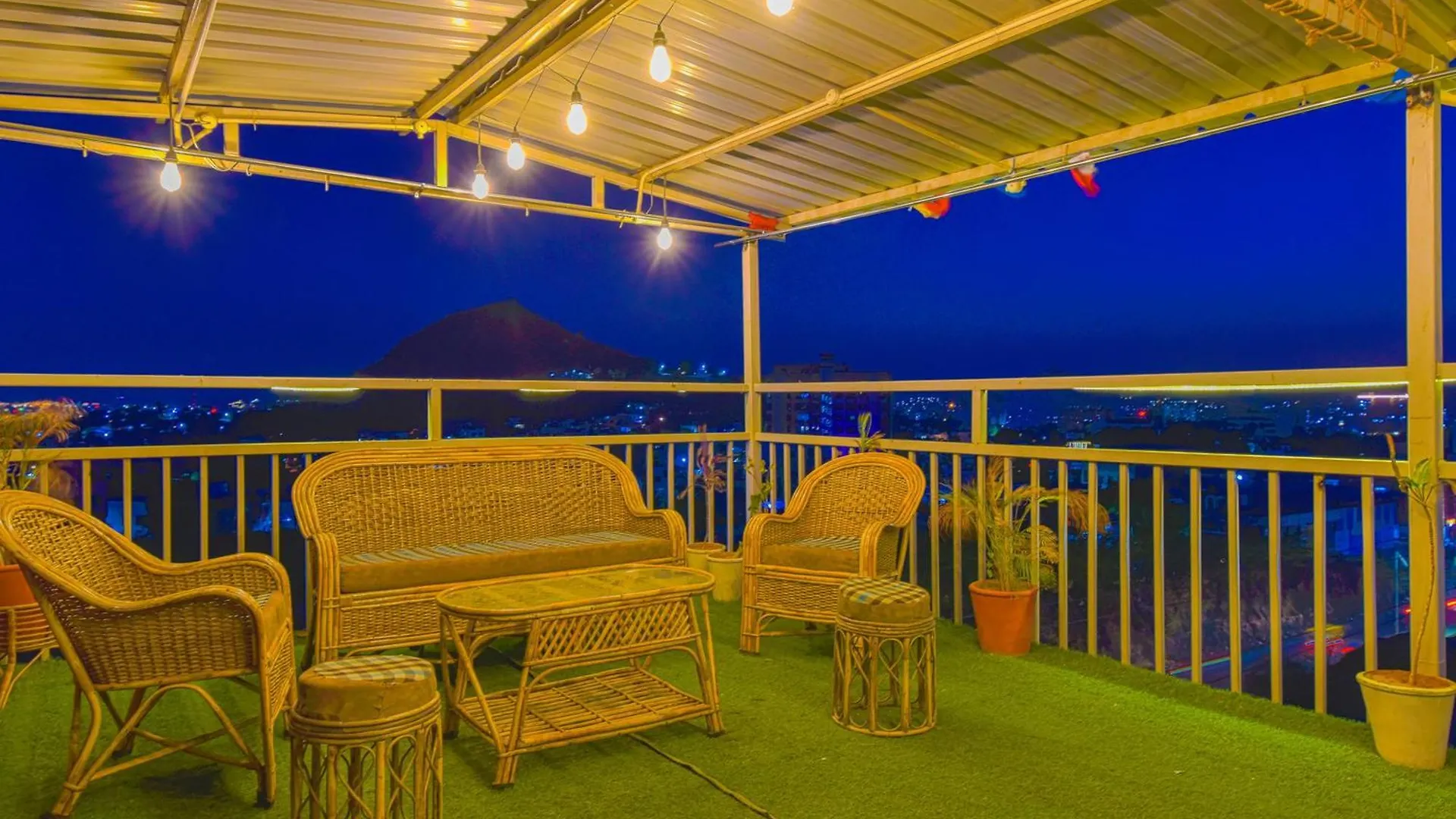 Sky Blu Hotel And Rooftop Restaurant أُودايبور