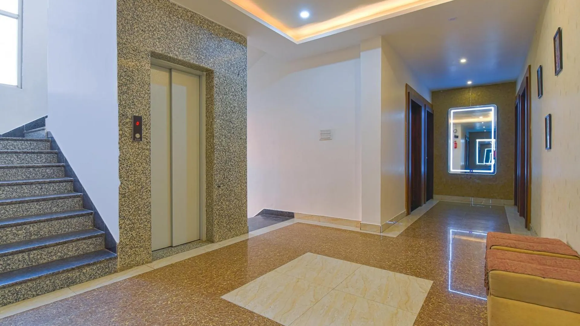 Sky Blu Hotel And Rooftop Restaurant أُودايبور
