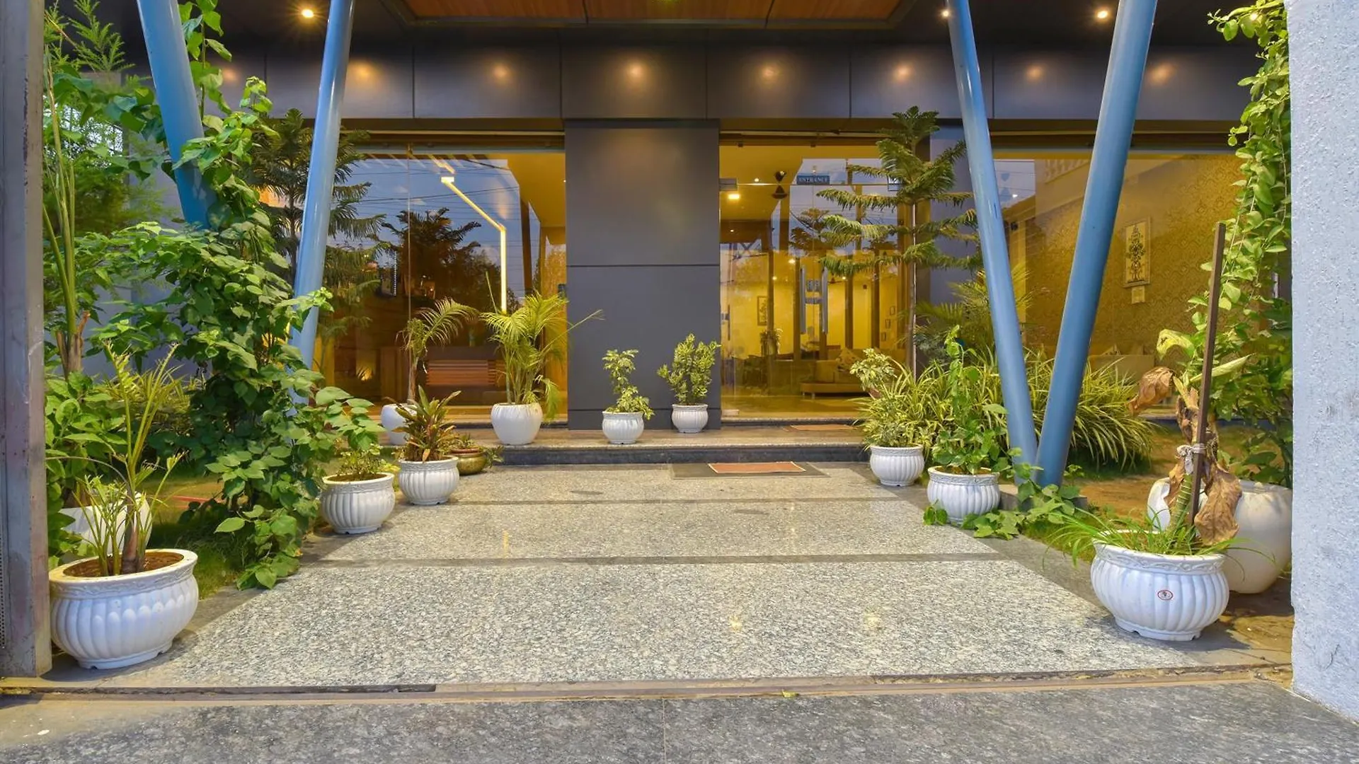 Sky Blu Hotel And Rooftop Restaurant أُودايبور