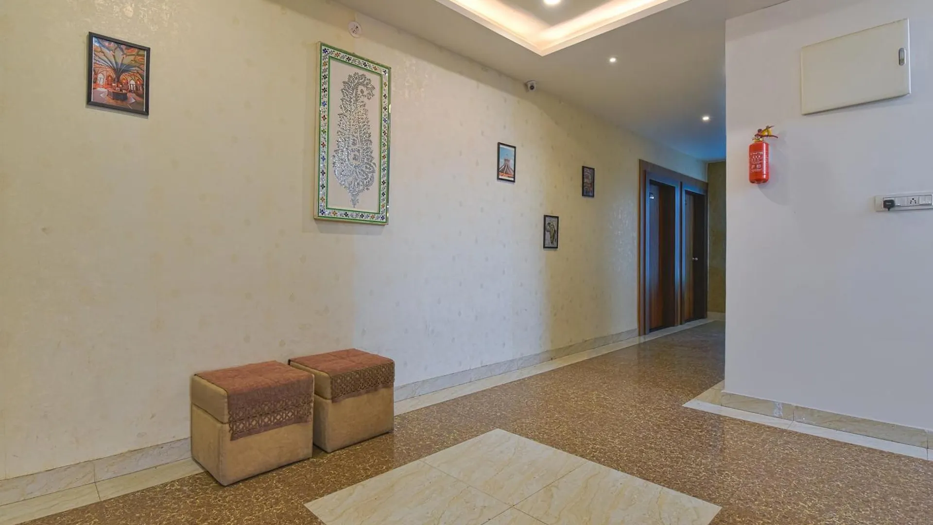 Sky Blu Hotel And Rooftop Restaurant أُودايبور